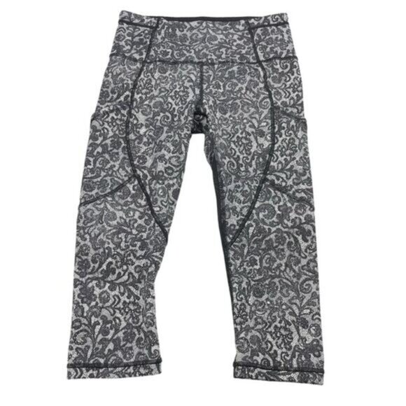 Lululemon Outrun 17" Crop Womens Size 4 Activewear Mini Cinder Lace White Black - Picture 8 of 13